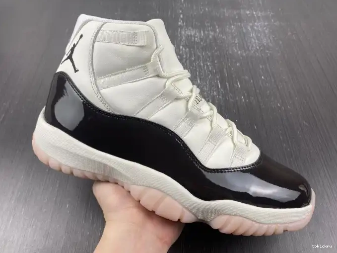 Cheap TBkick 11 Air Jordan WMNS Neapolitan AR0715-101 0527
